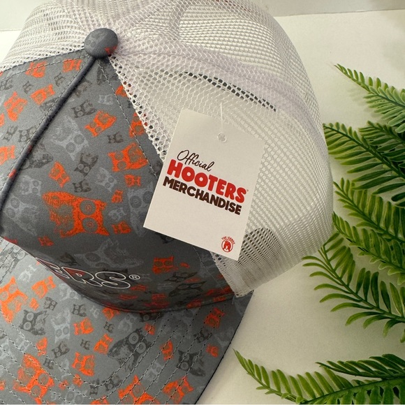 HOOTERS Design Logo Owl Mesh Baseball Trucker Cap Hat NWT - Picture 8 of 10